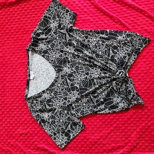 LuLaRoe Spider Websize M Goth Halloween Christy Tee NWOT